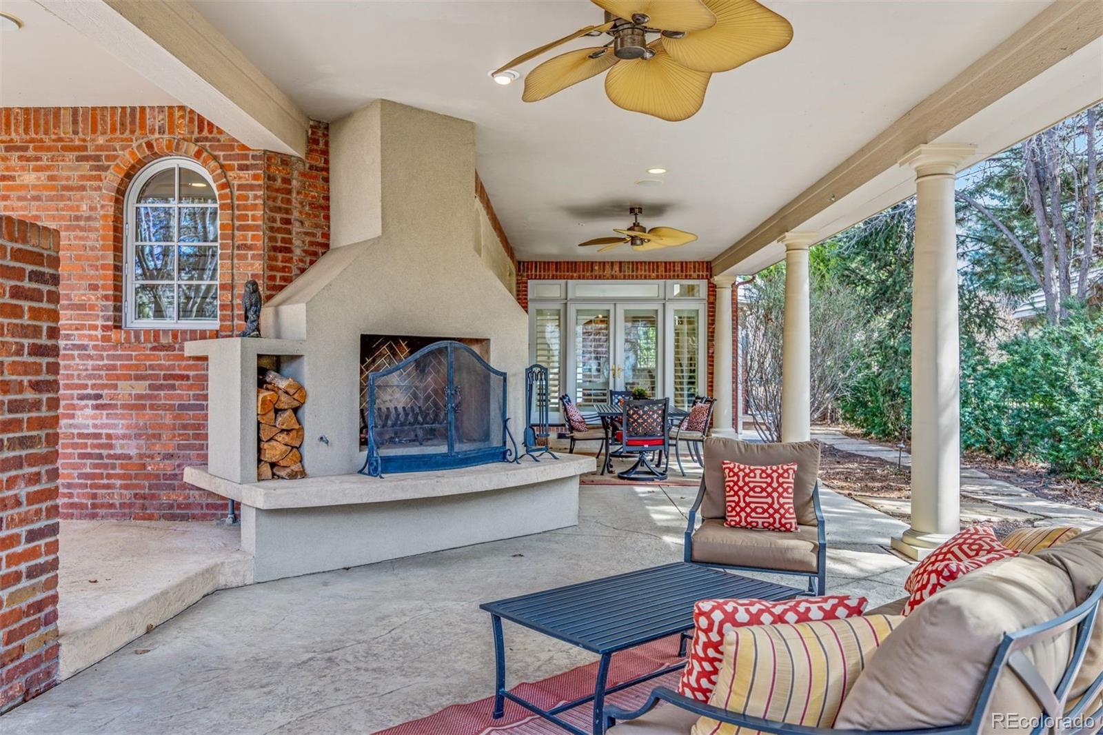 2 Foxtail Circle