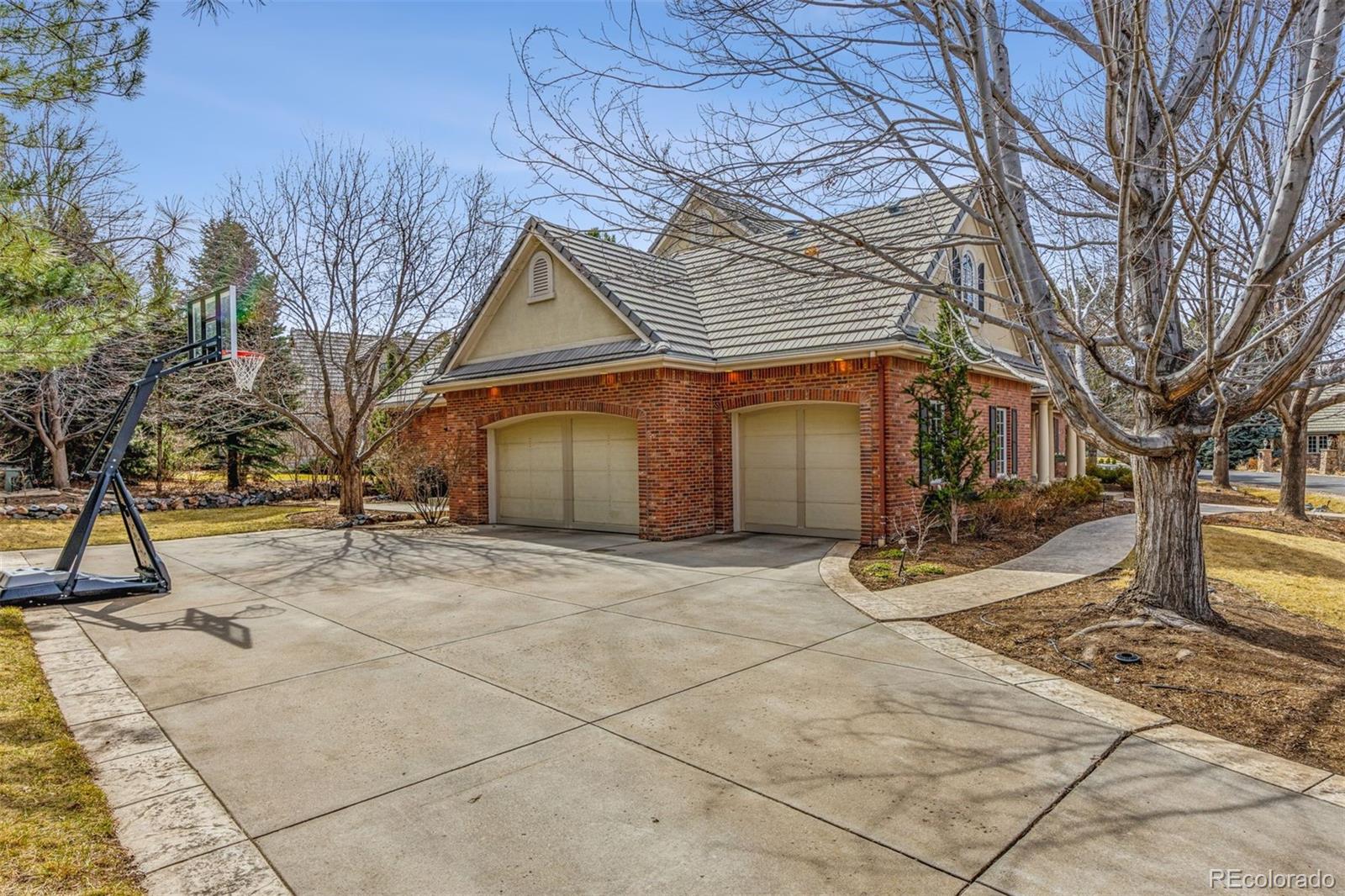 2 Foxtail Circle