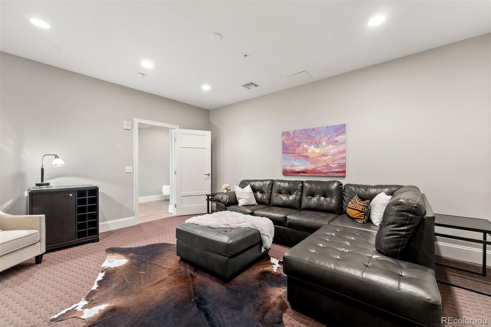 2001 Lincoln Street Unit: 2524