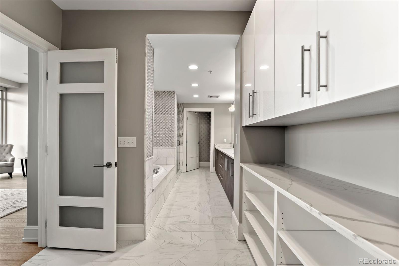 2001 Lincoln Street Unit: 2524