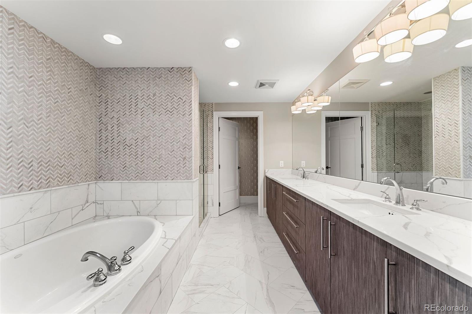 2001 Lincoln Street Unit: 2524