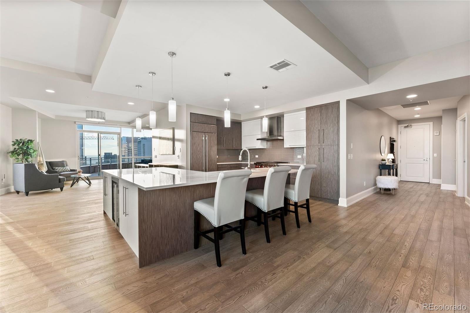 2001 Lincoln Street Unit: 2524