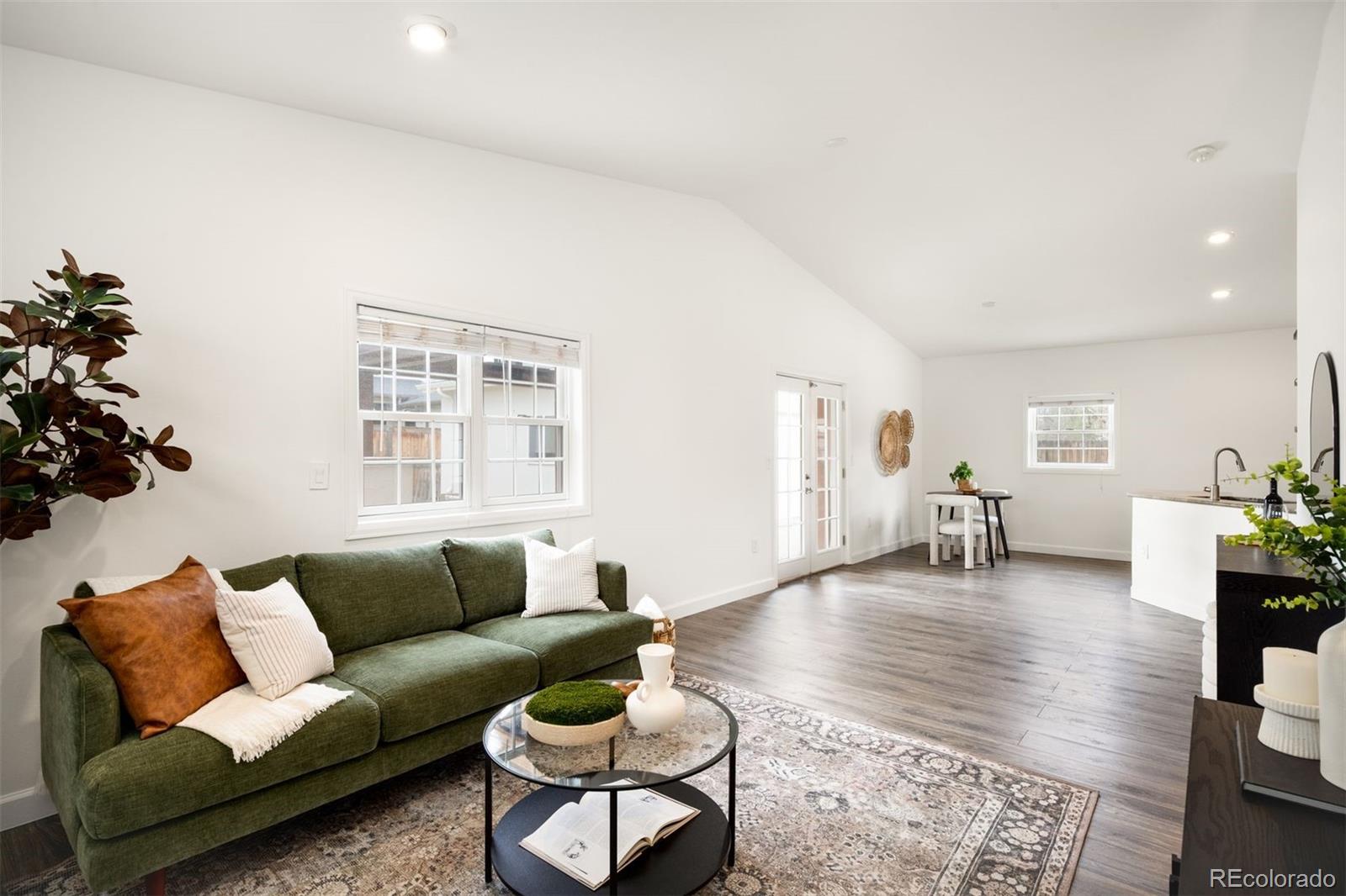 3215 S Fairfax Street