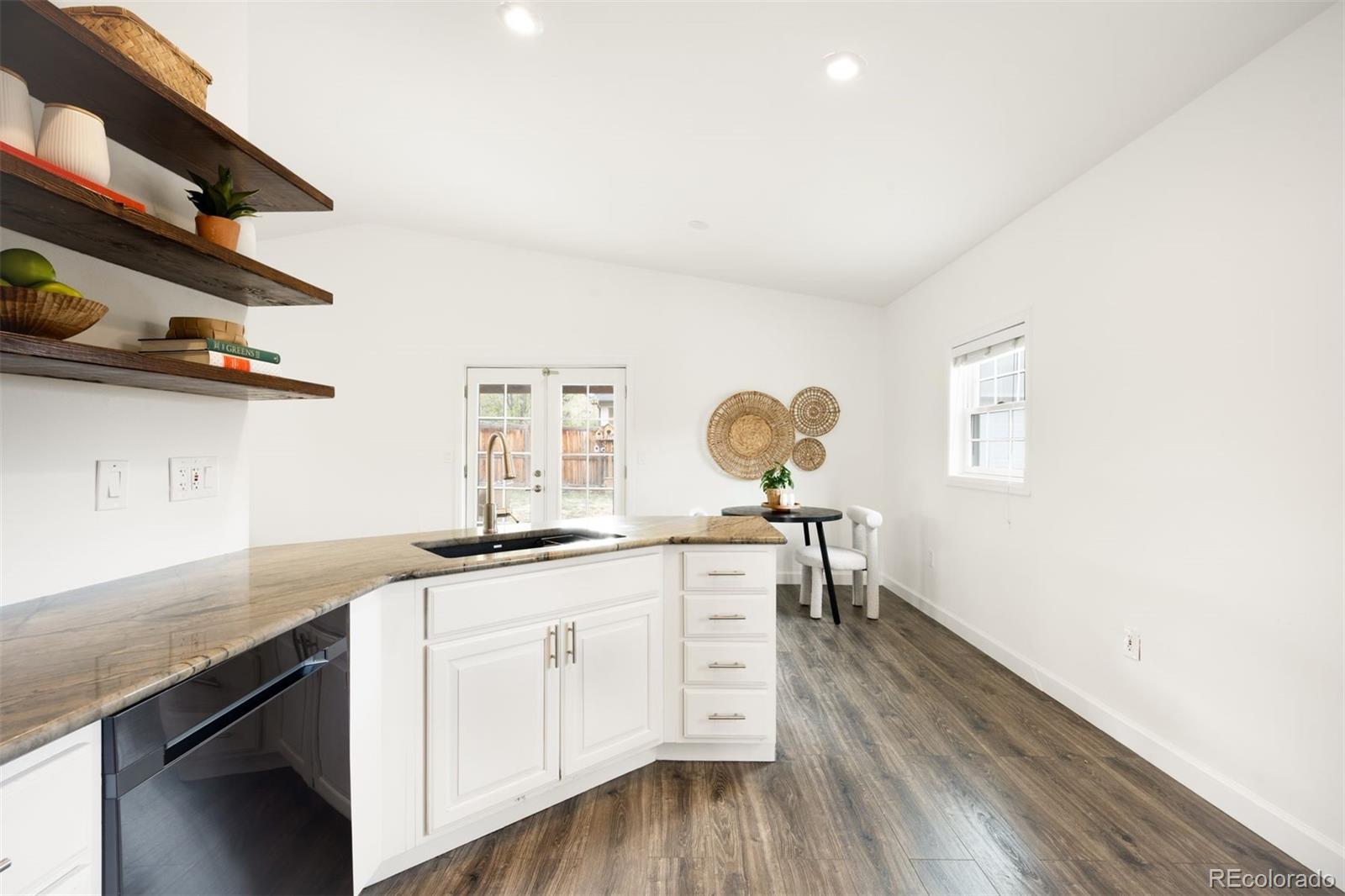 3215 S Fairfax Street