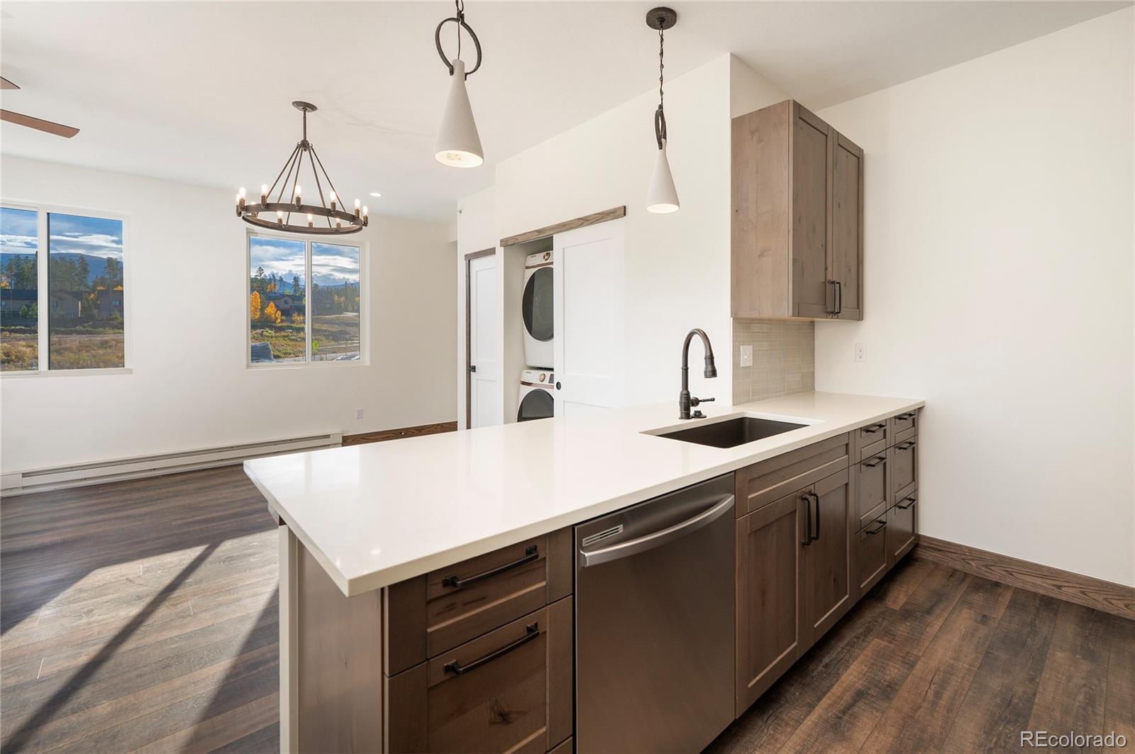 261 W Meadow Mile Unit: 4