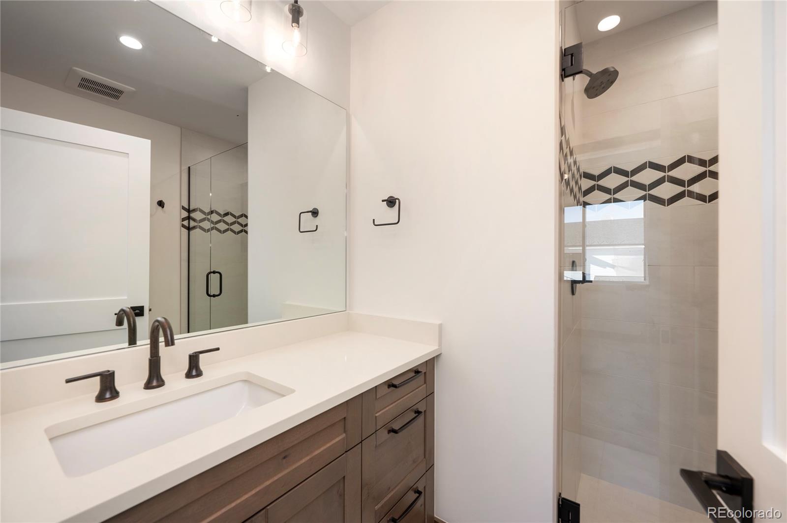 261 W Meadow Mile Unit: 4