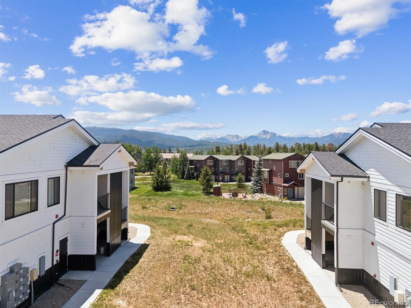 261 W Meadow Mile Unit: 4