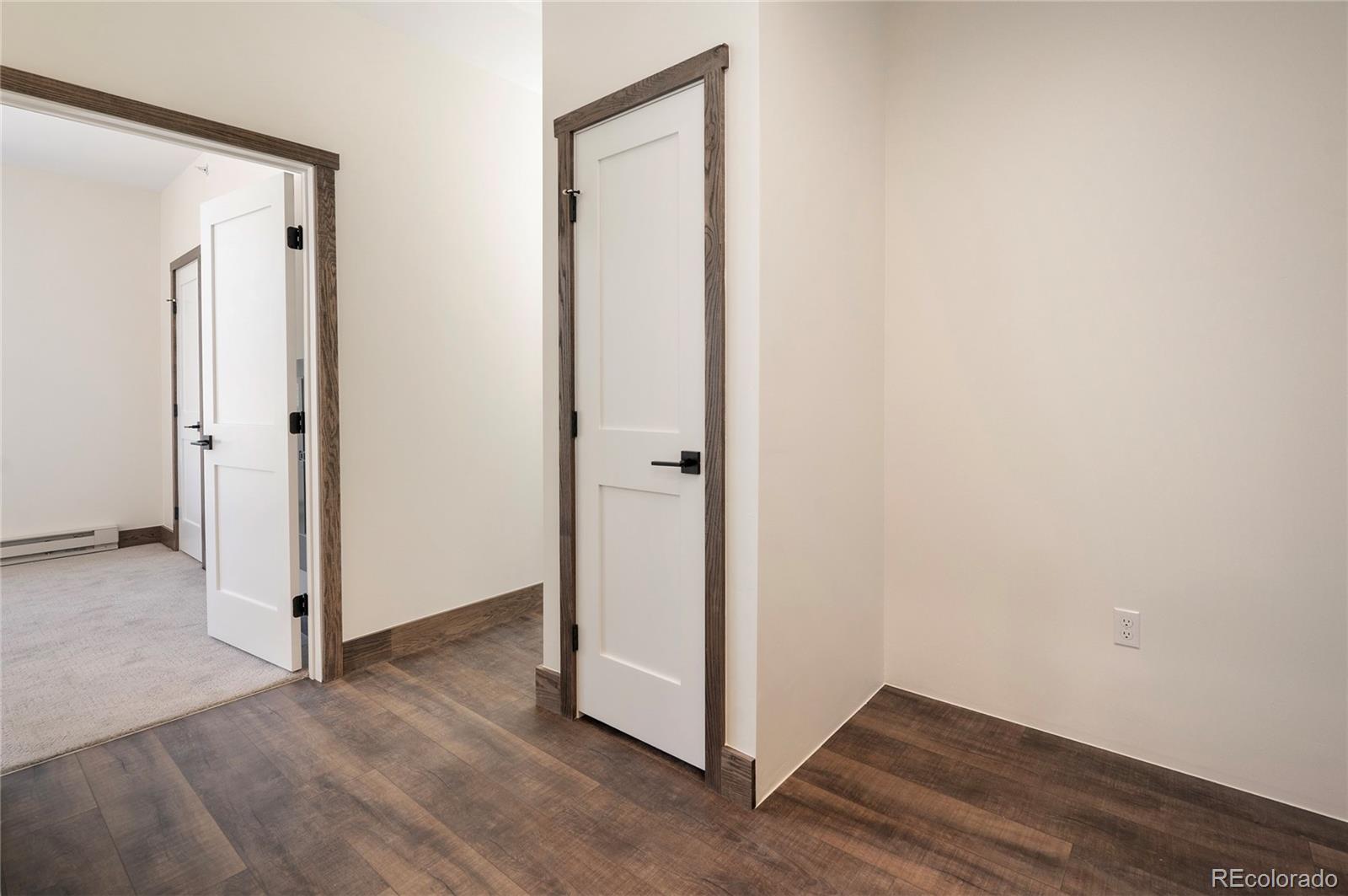 261 W Meadow Mile Unit: 4