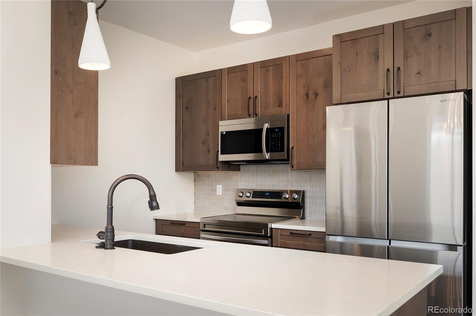 261 W Meadow Mile Unit: 4