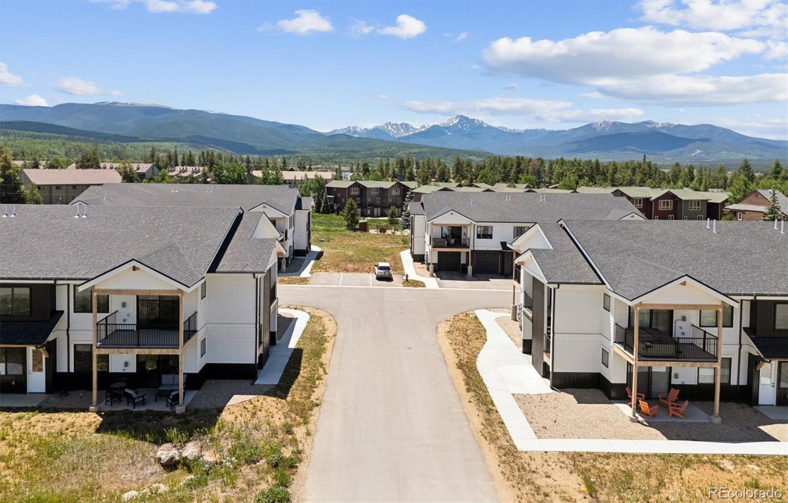 261 W Meadow Mile Unit: 4