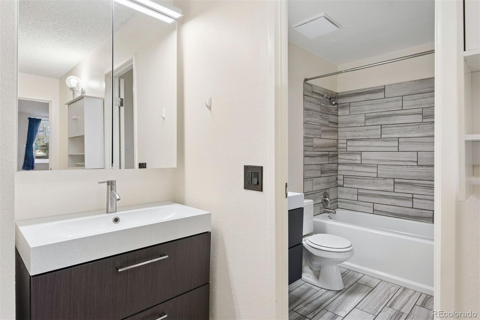 1300 Golden Circle Unit: 104