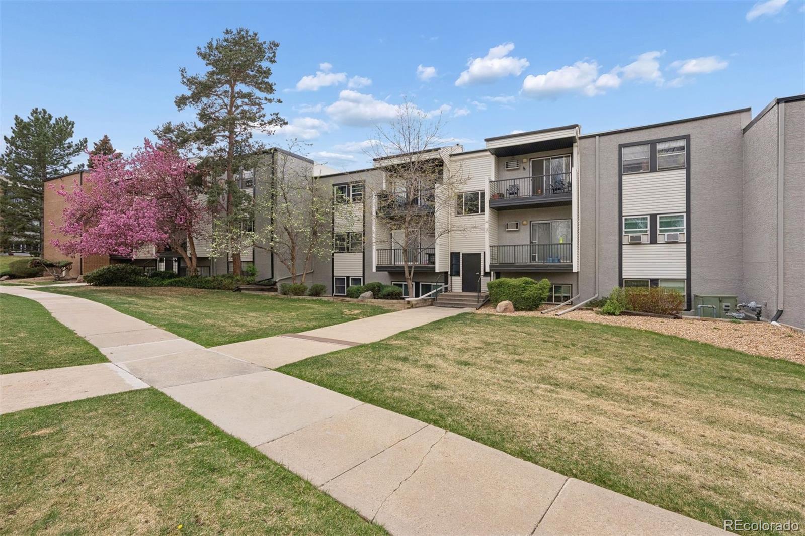 1300 Golden Circle Unit: 104