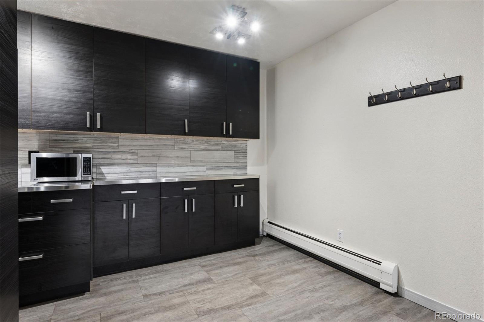 1300 Golden Circle Unit: 104