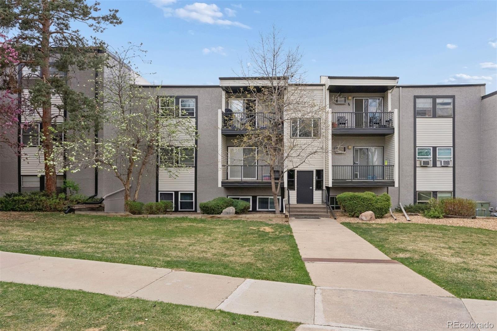 1300 Golden Circle Unit: 104