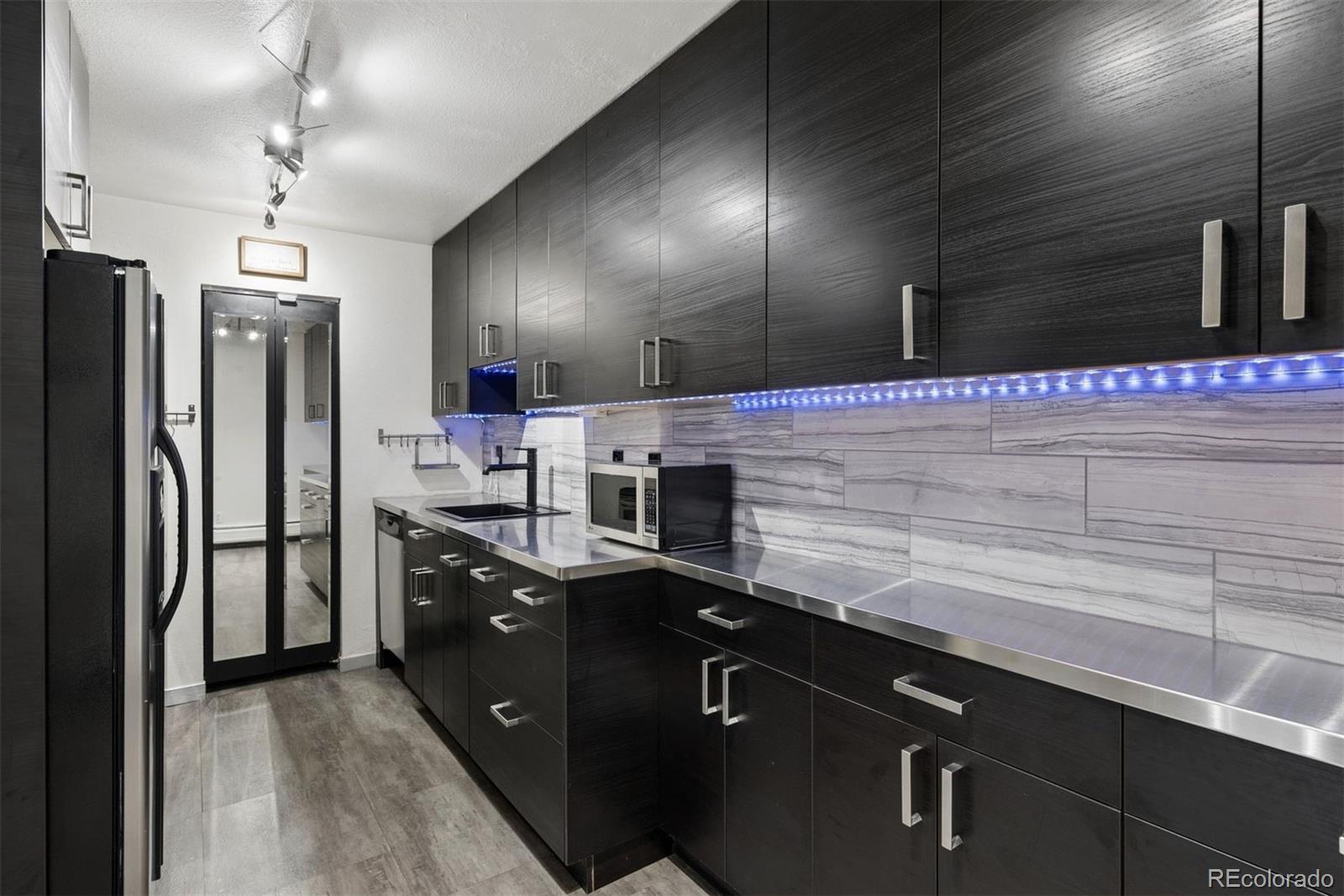 1300 Golden Circle Unit: 104