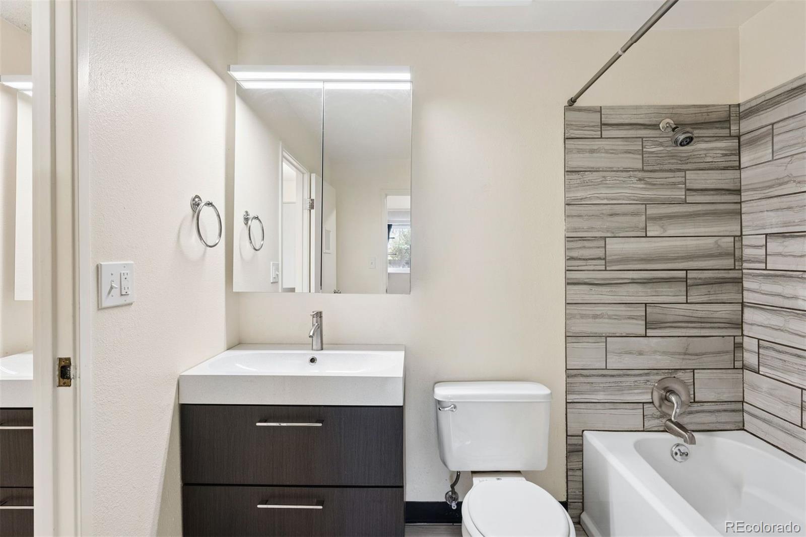 1300 Golden Circle Unit: 104