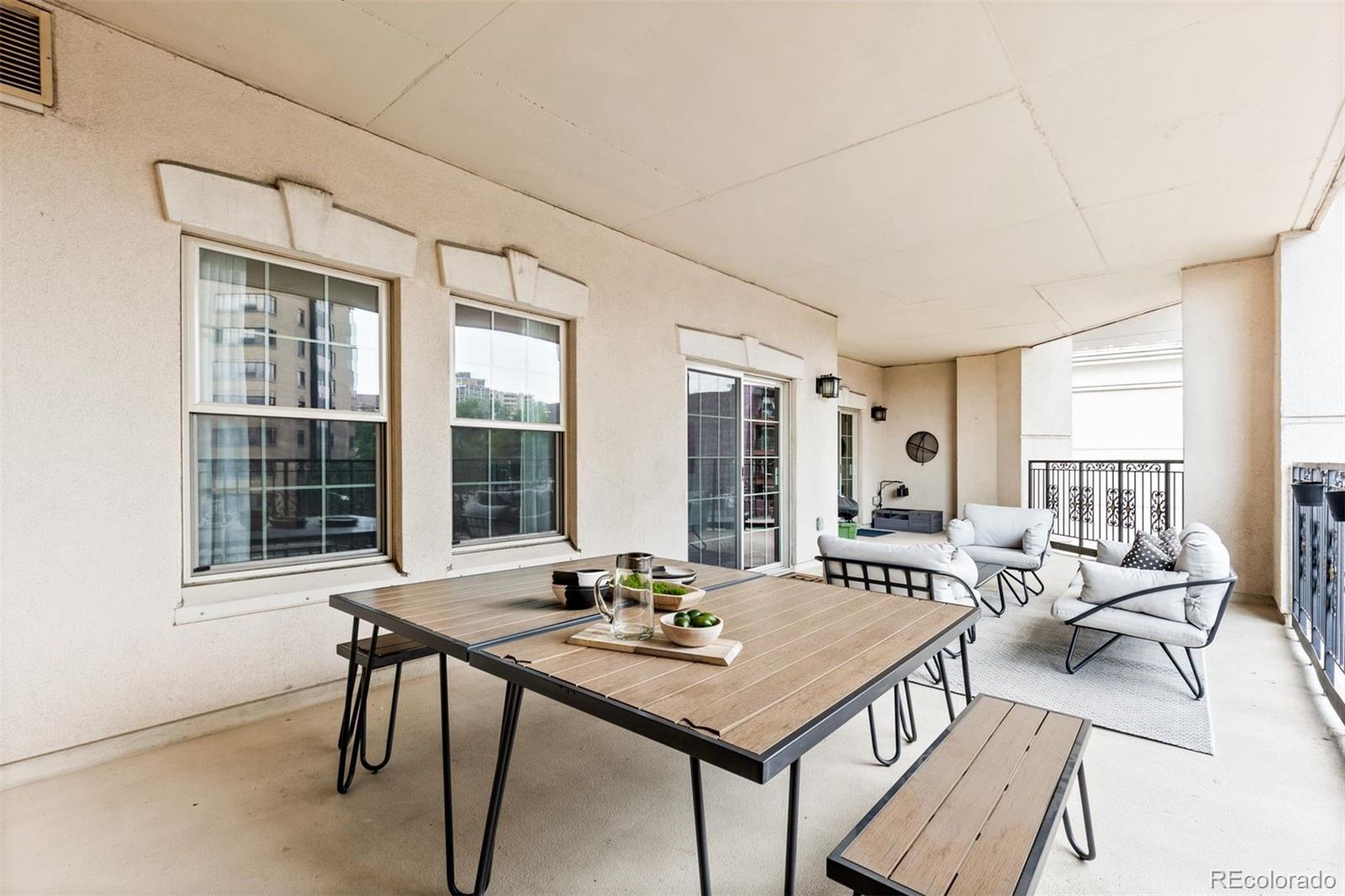 925 N Lincoln Street Unit: 4B