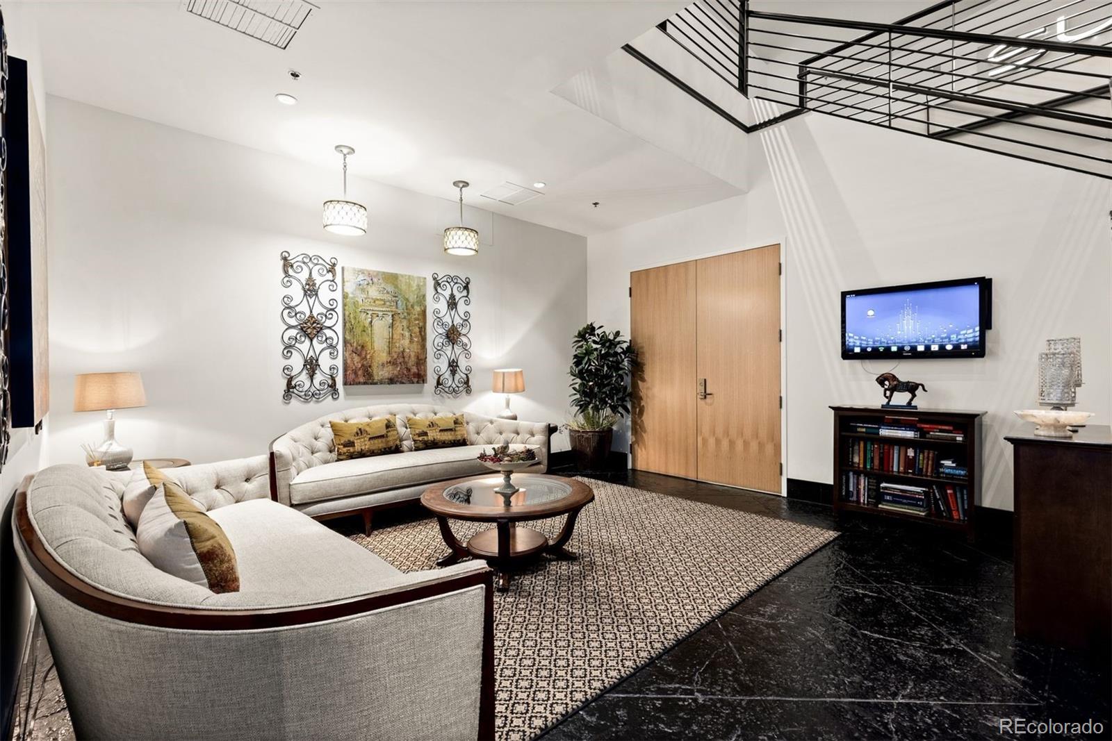 925 N Lincoln Street Unit: 4B