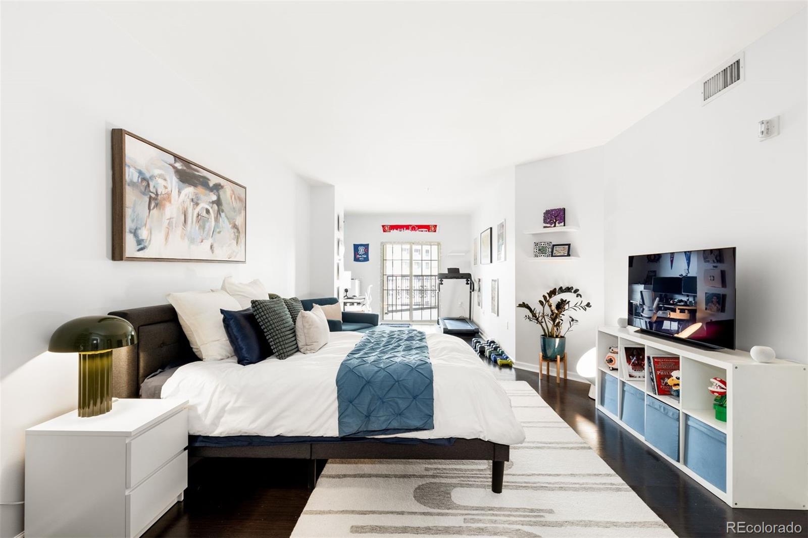 925 N Lincoln Street Unit: 4B