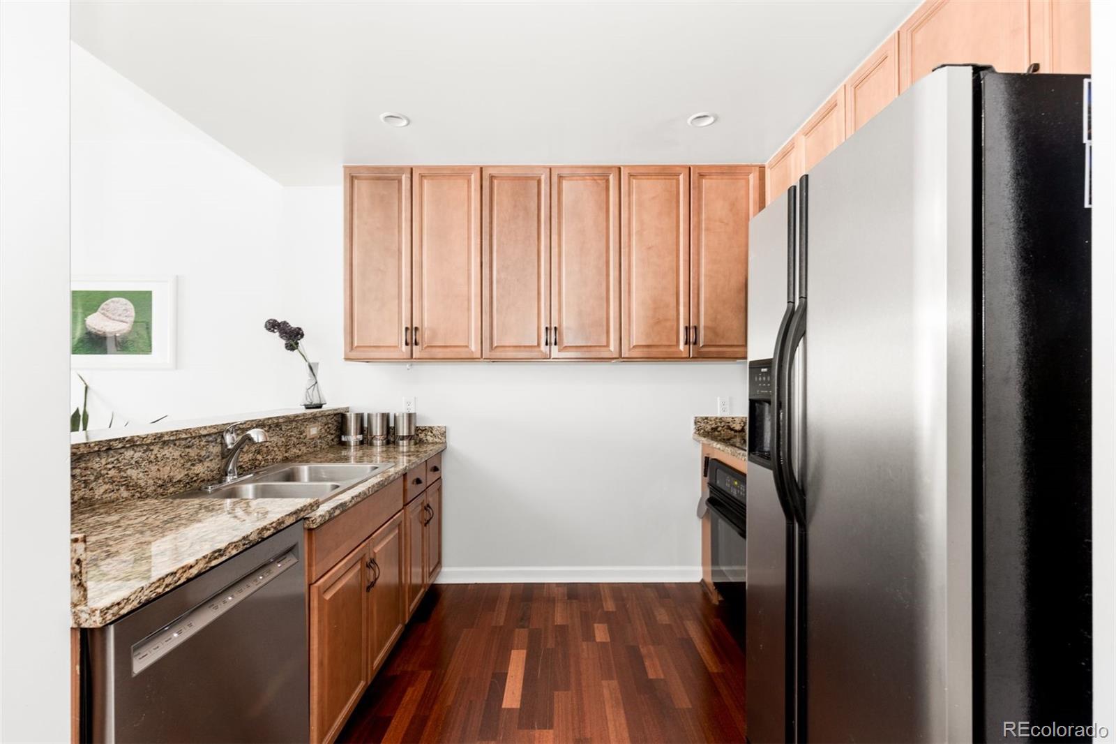 925 N Lincoln Street Unit: 4B