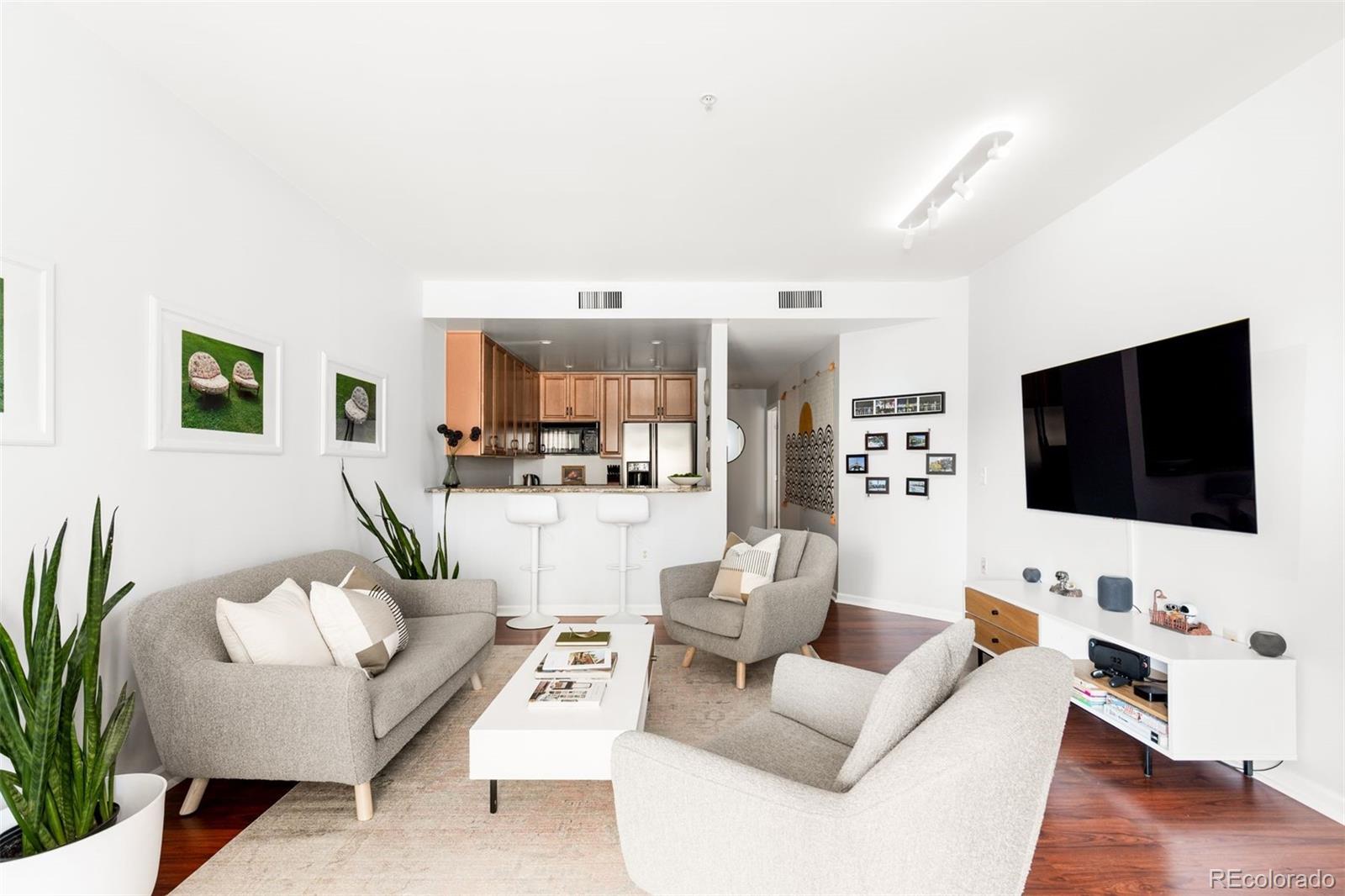 925 N Lincoln Street Unit: 4B