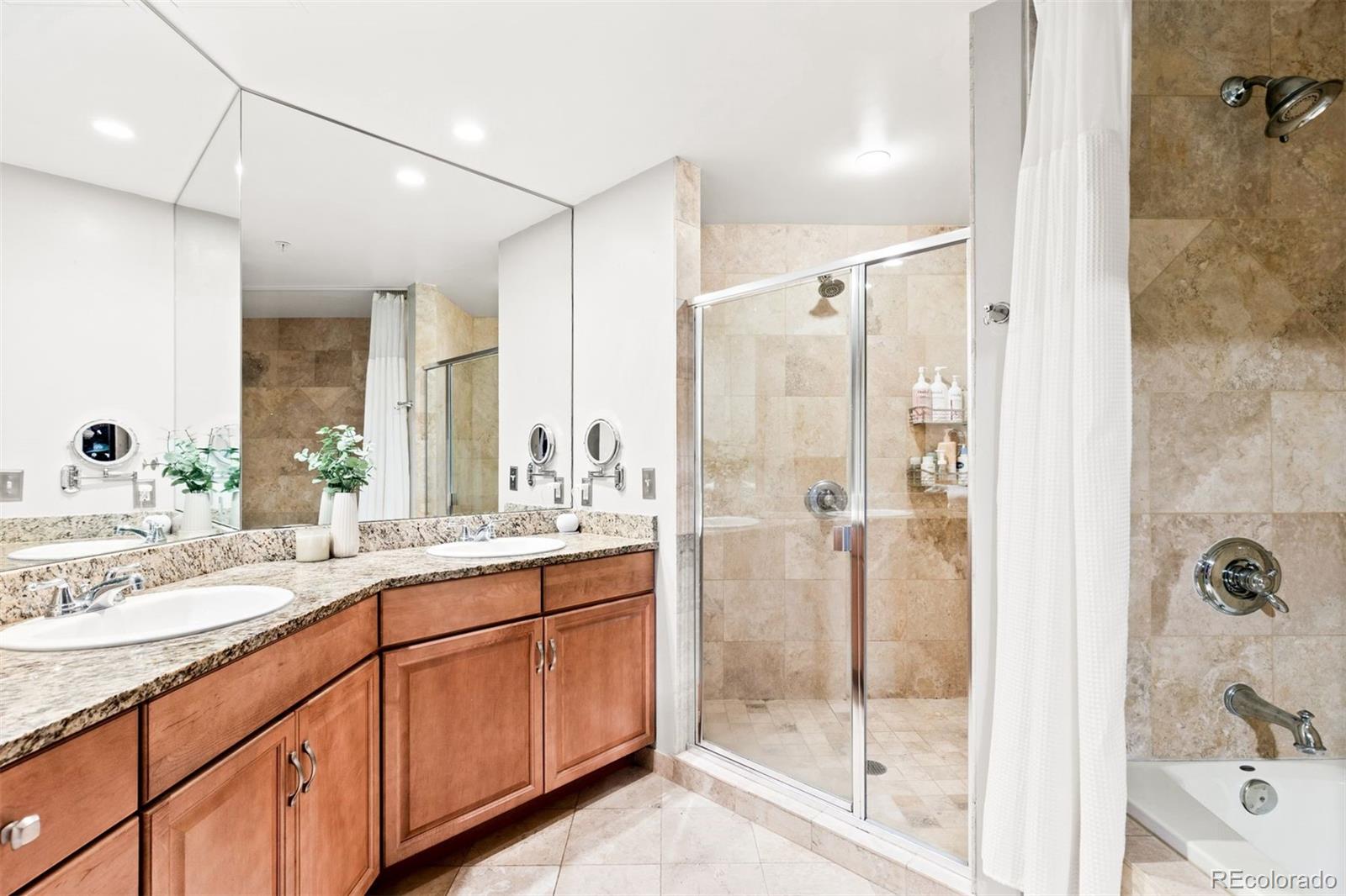 925 N Lincoln Street Unit: 4B