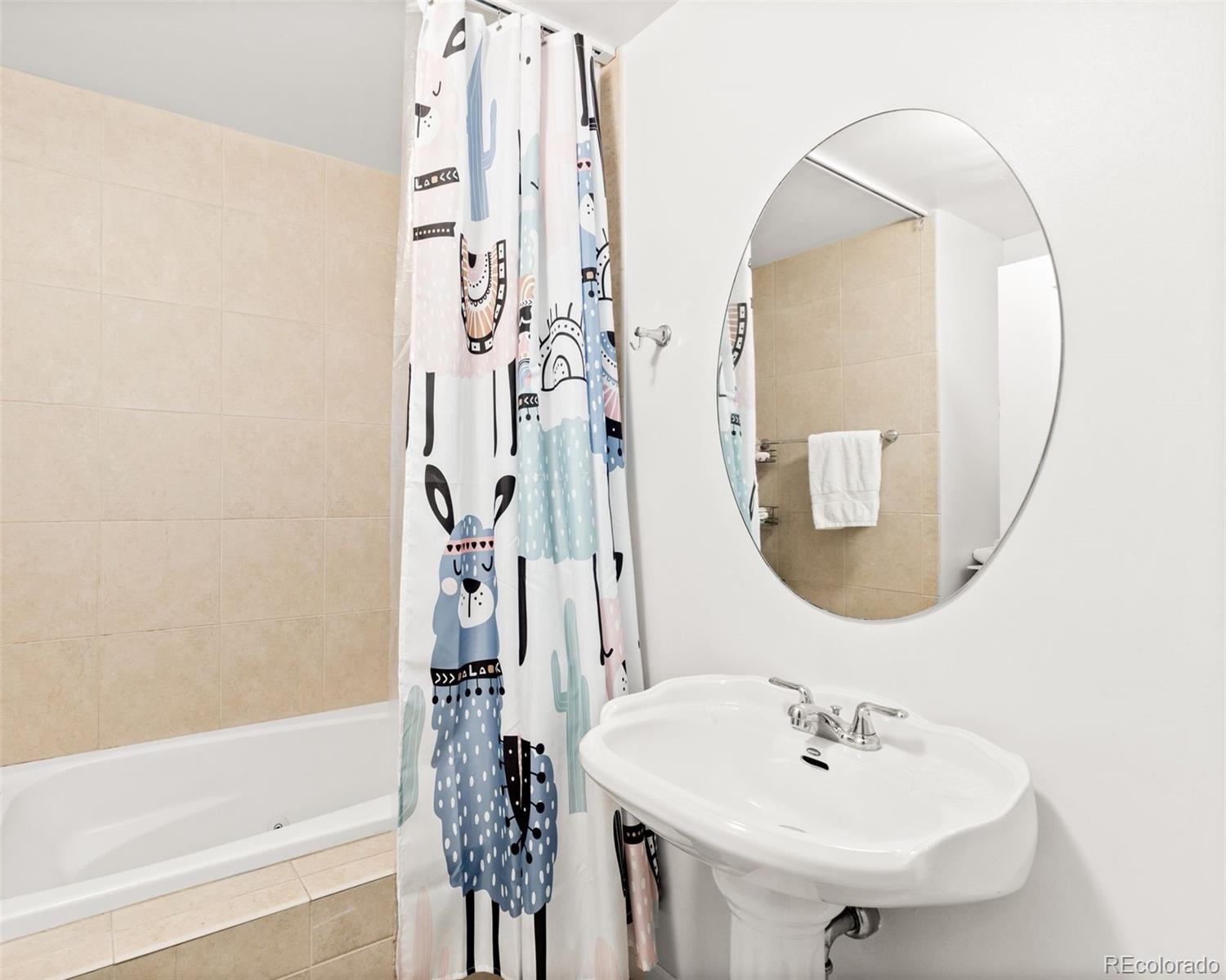 925 N Lincoln Street Unit: 4B