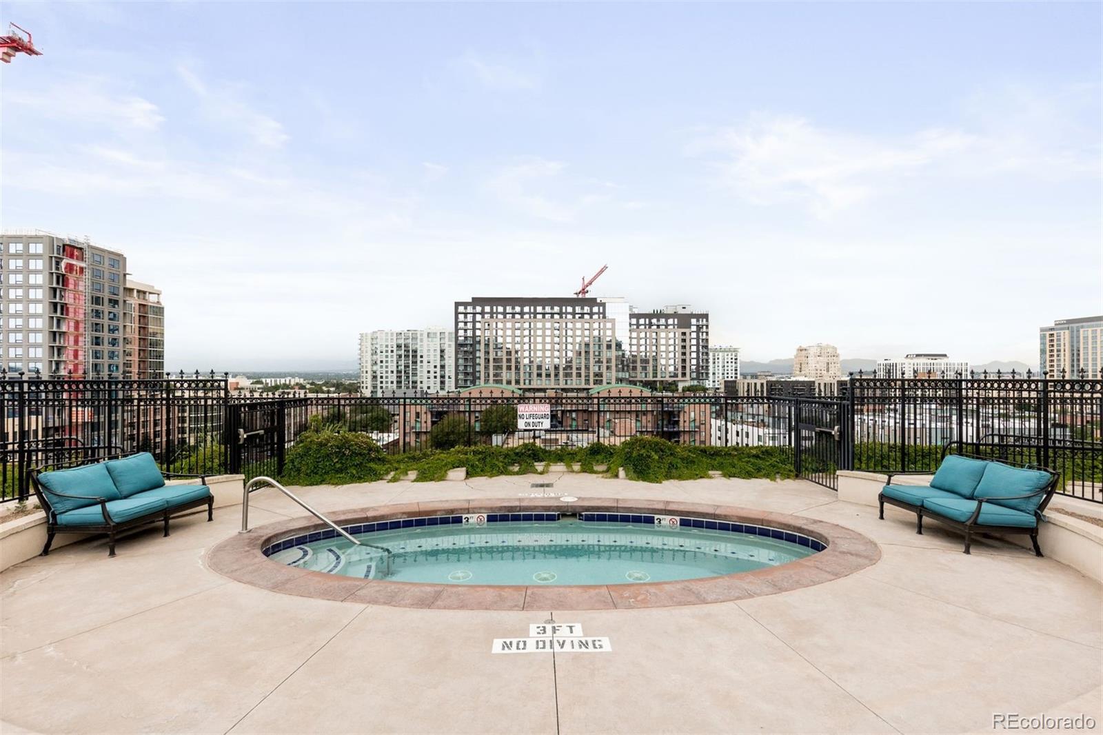 925 N Lincoln Street Unit: 4B