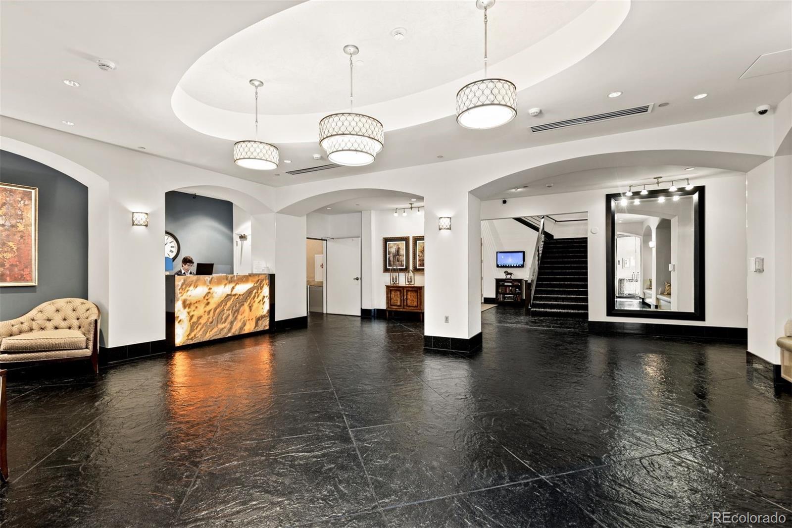 925 N Lincoln Street Unit: 4B