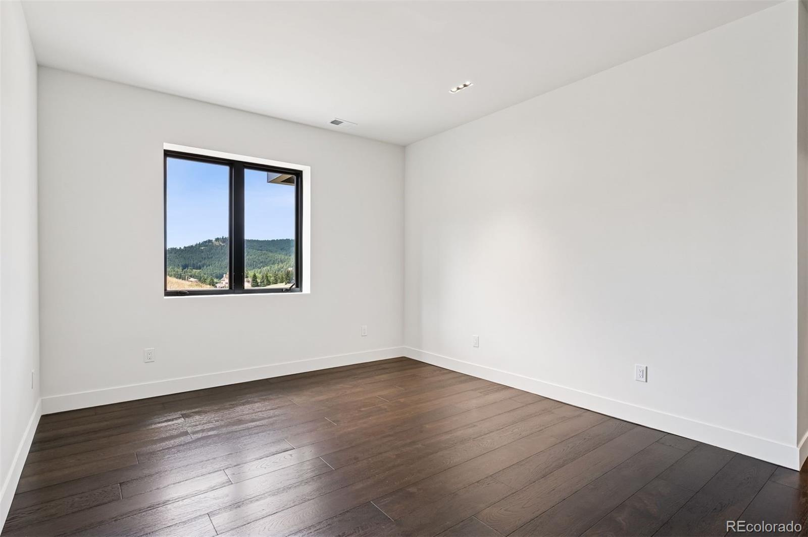 545 Strada Rossa Road