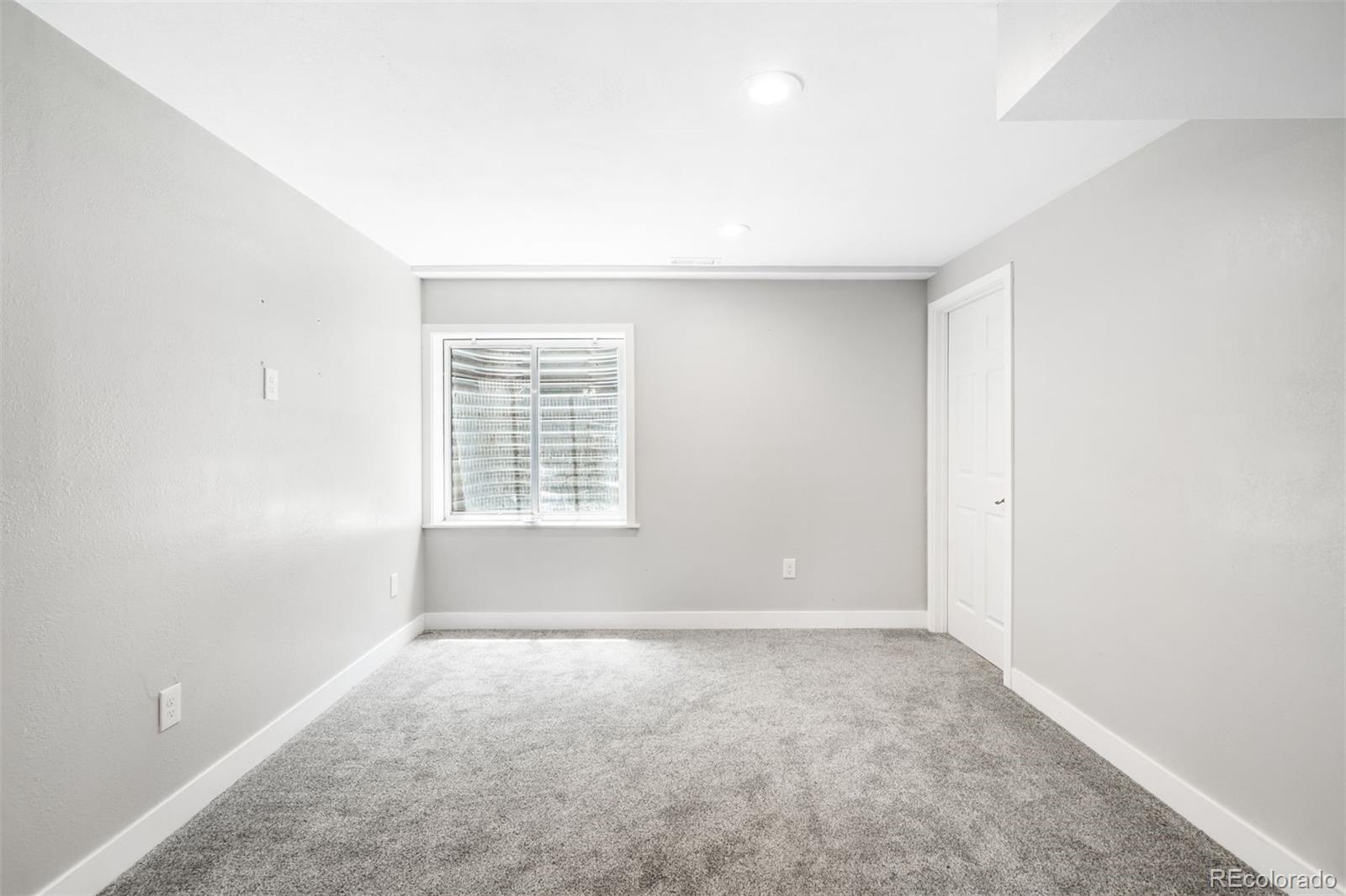 8288 W Chestnut Avenue