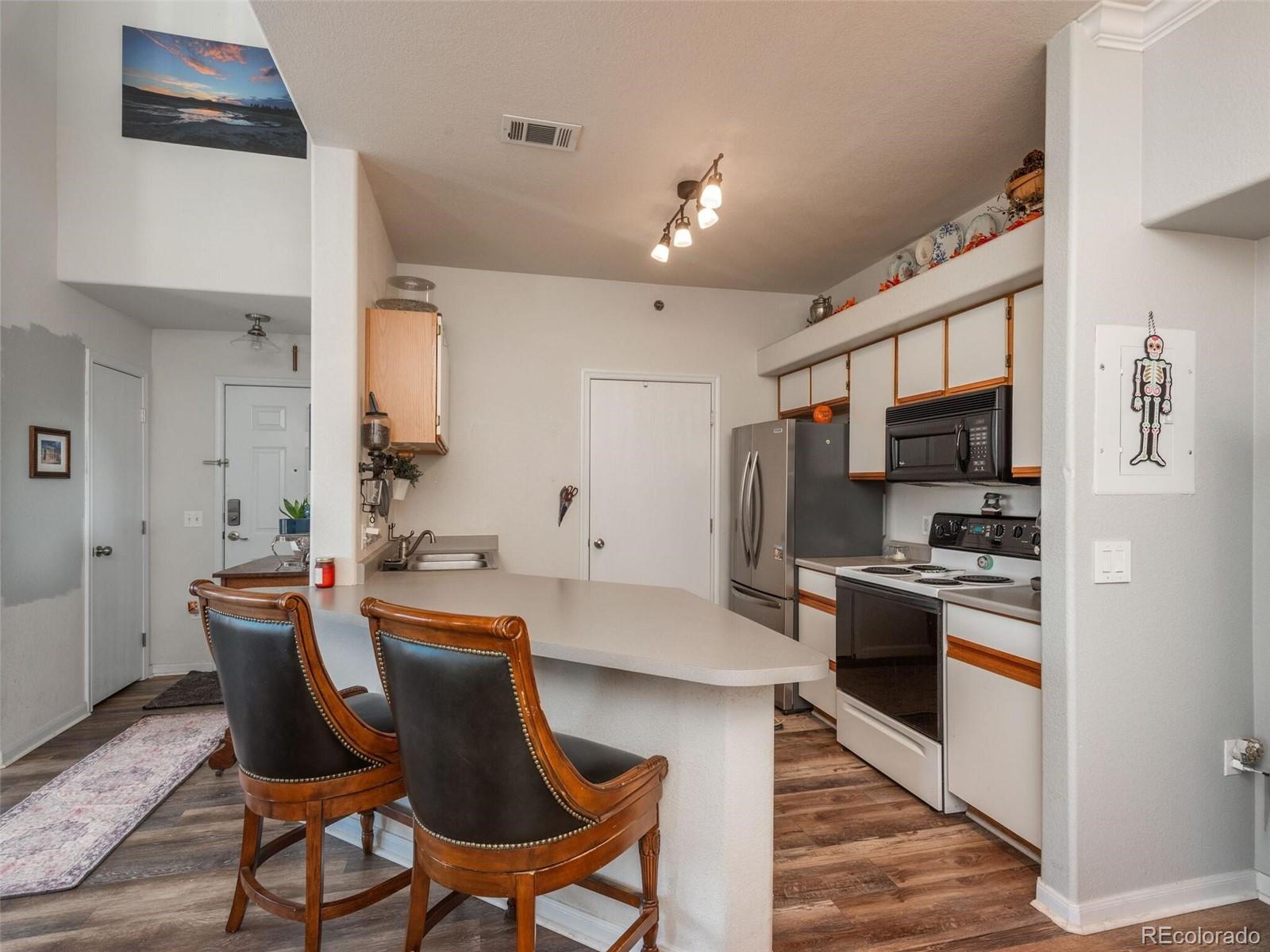 6021 Castlegate Drive Unit: E32