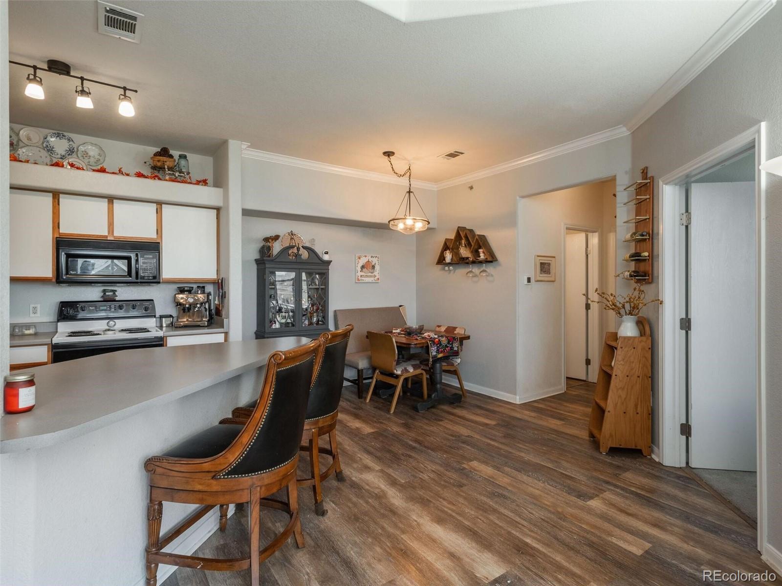 6021 Castlegate Drive Unit: E32