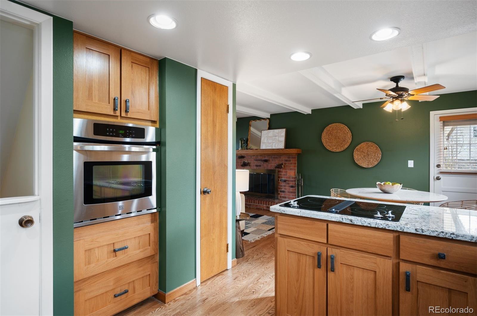 1633 S Holland Street