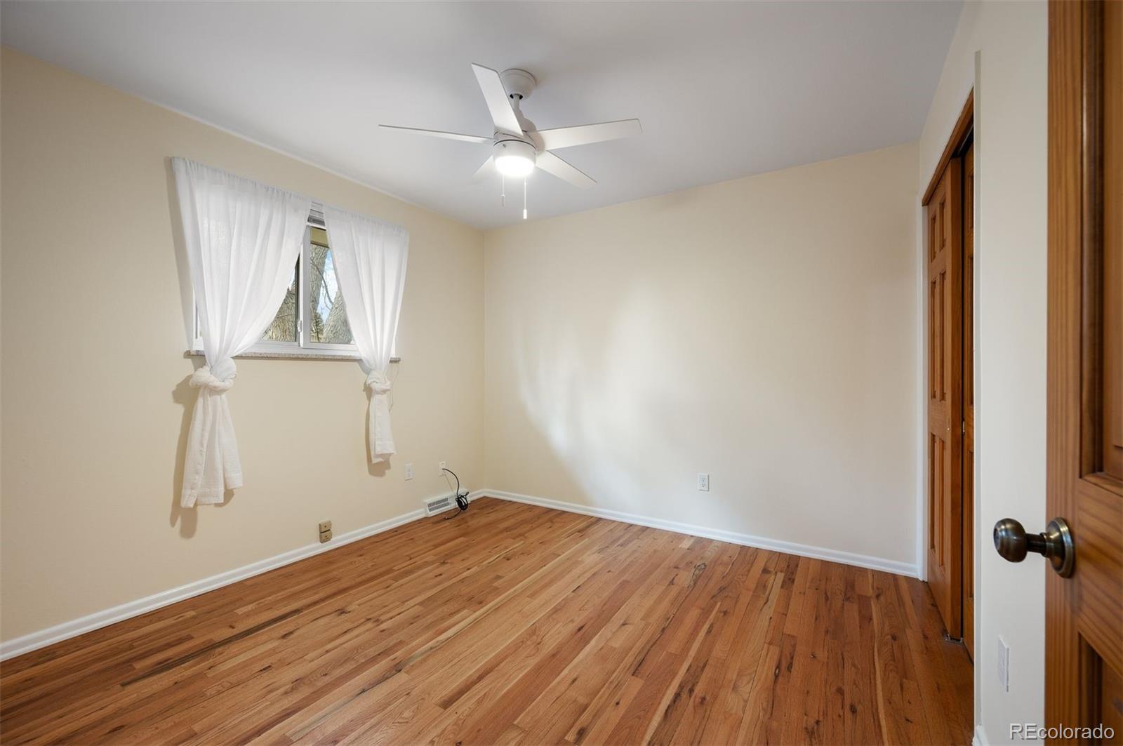 1633 S Holland Street