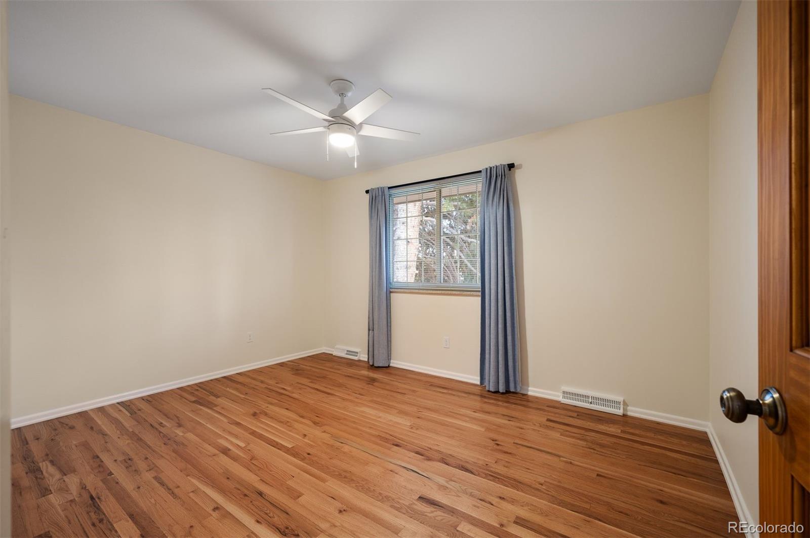 1633 S Holland Street