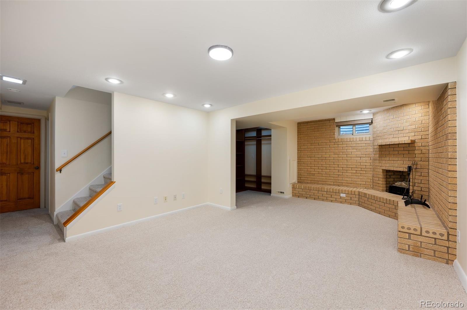 1633 S Holland Street