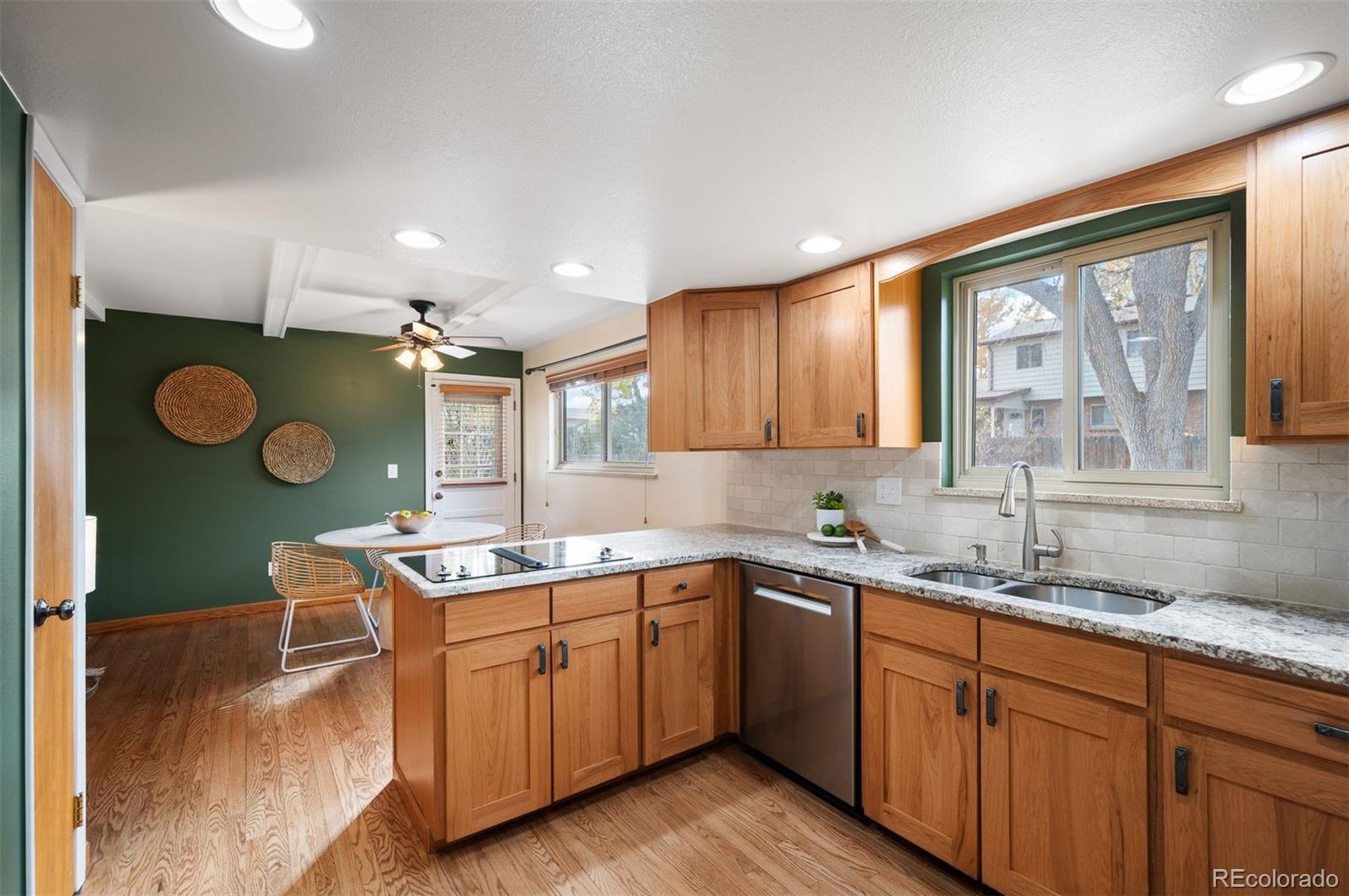 1633 S Holland Street