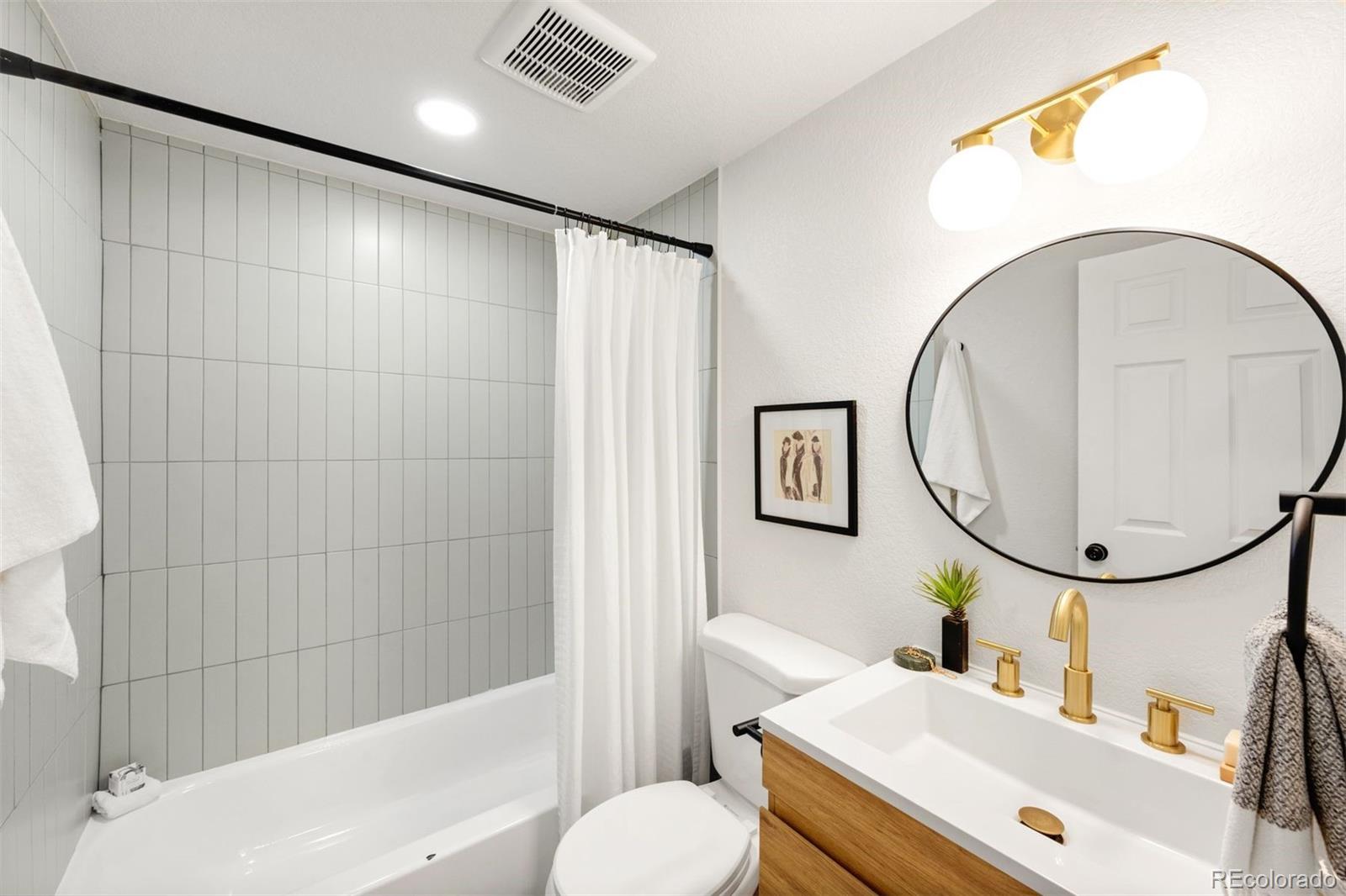 3435 N Marion Street