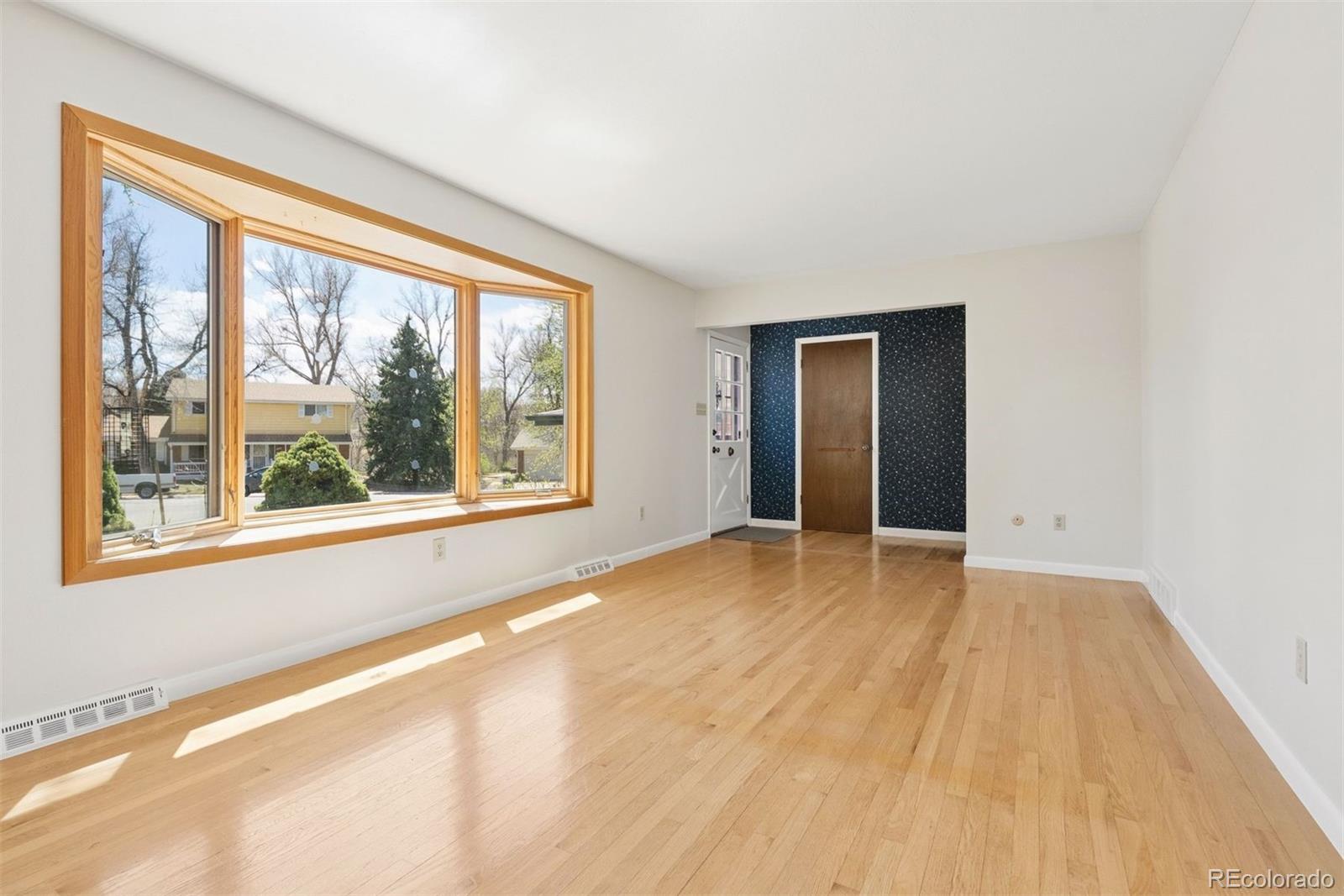 435 W Fremont Drive