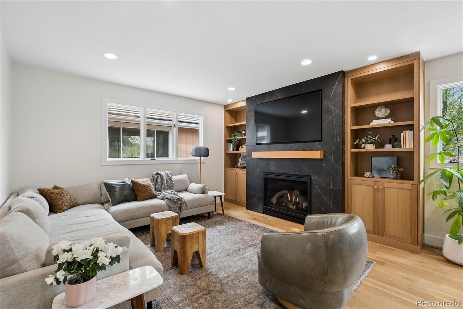 9592 E Lake Circle