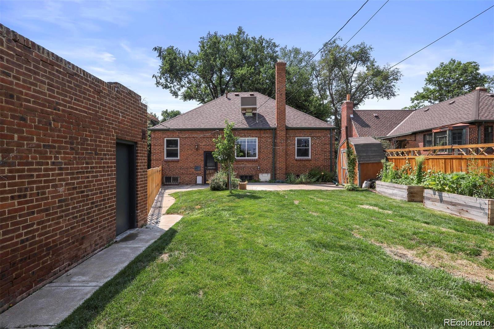 2080 N Locust Street