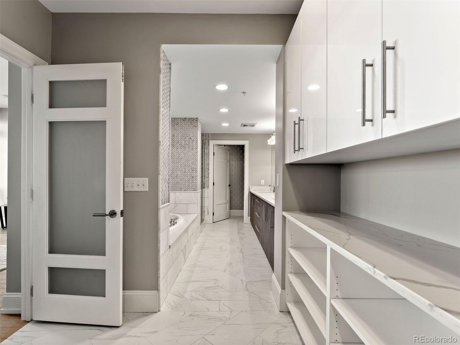 2001 Lincoln Street Unit: 2524L