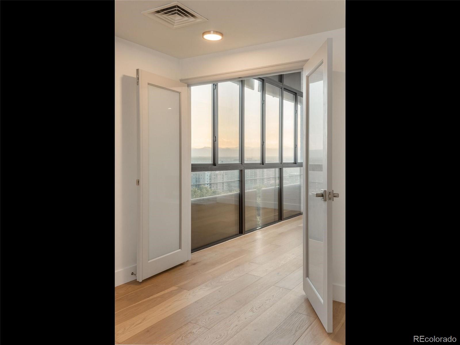 800 N Pearl Street Unit: 1205