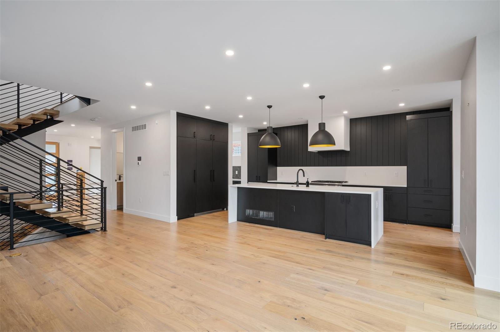 872 S Vine Street