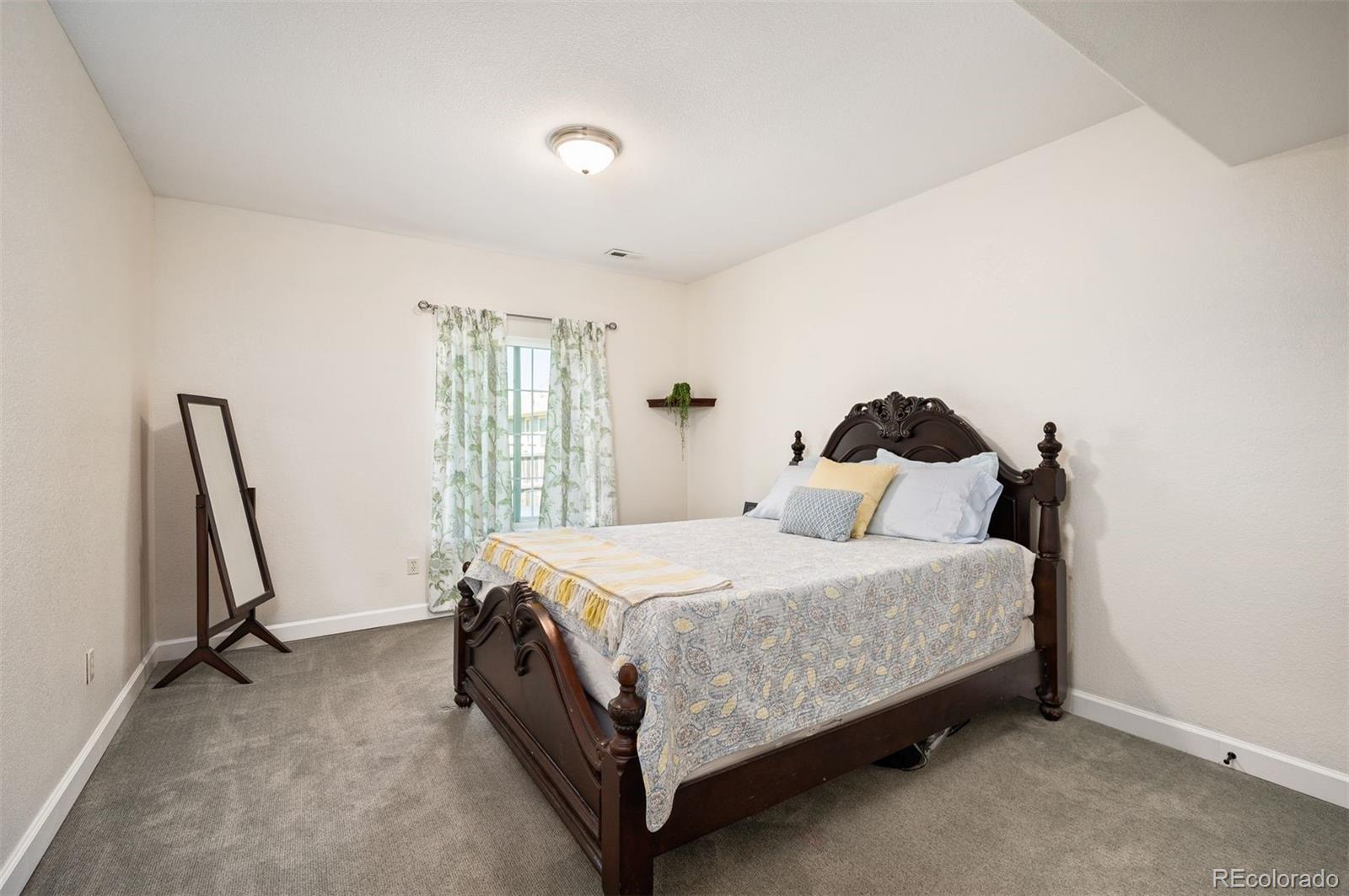 5633 S Coolidge Court