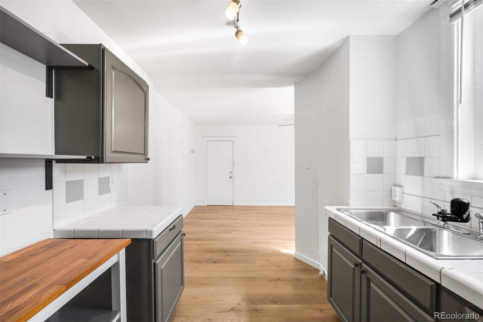 215 E 11th Avenue Unit: D5