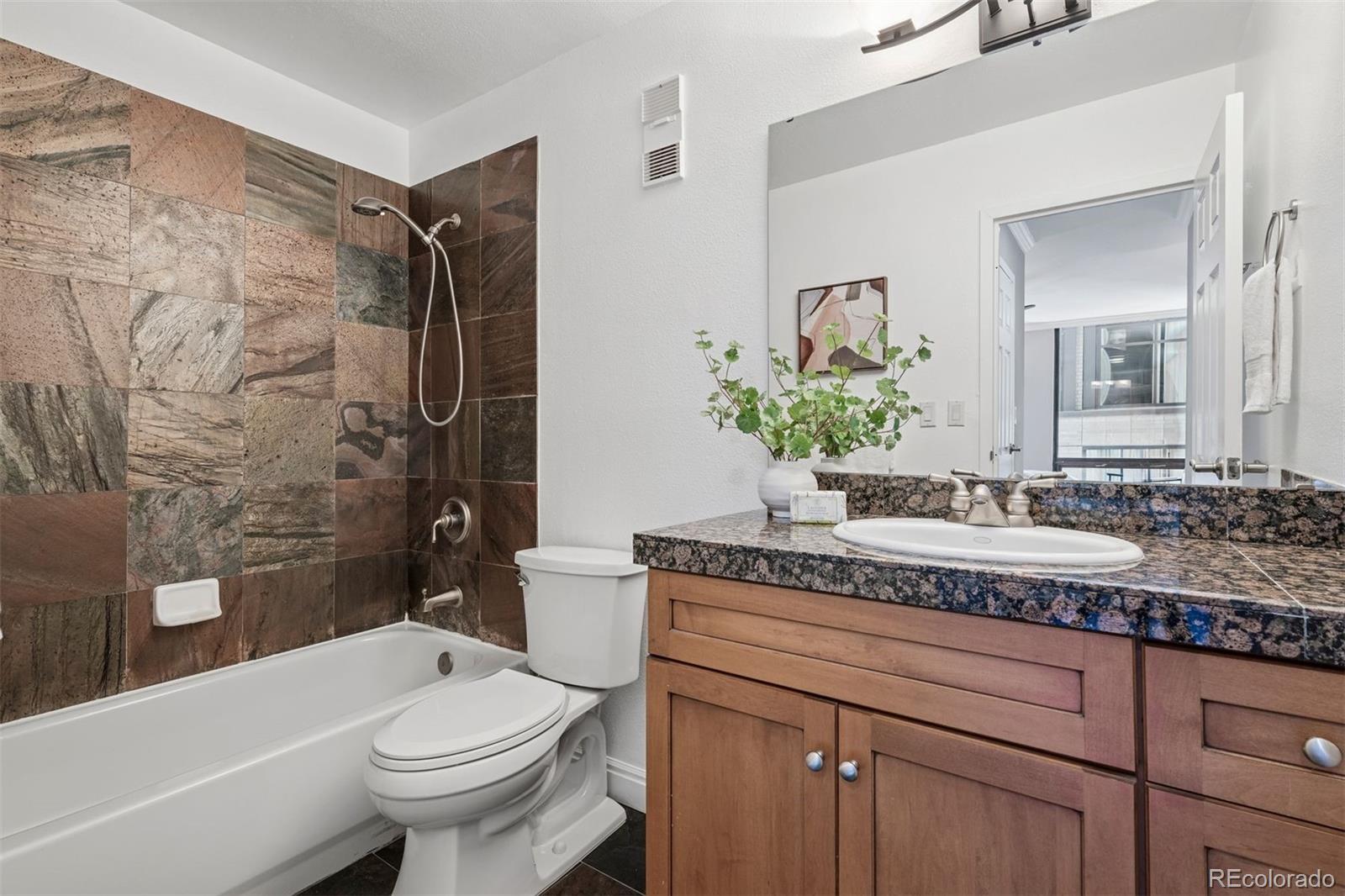 1625 Larimer Street Unit: 1208