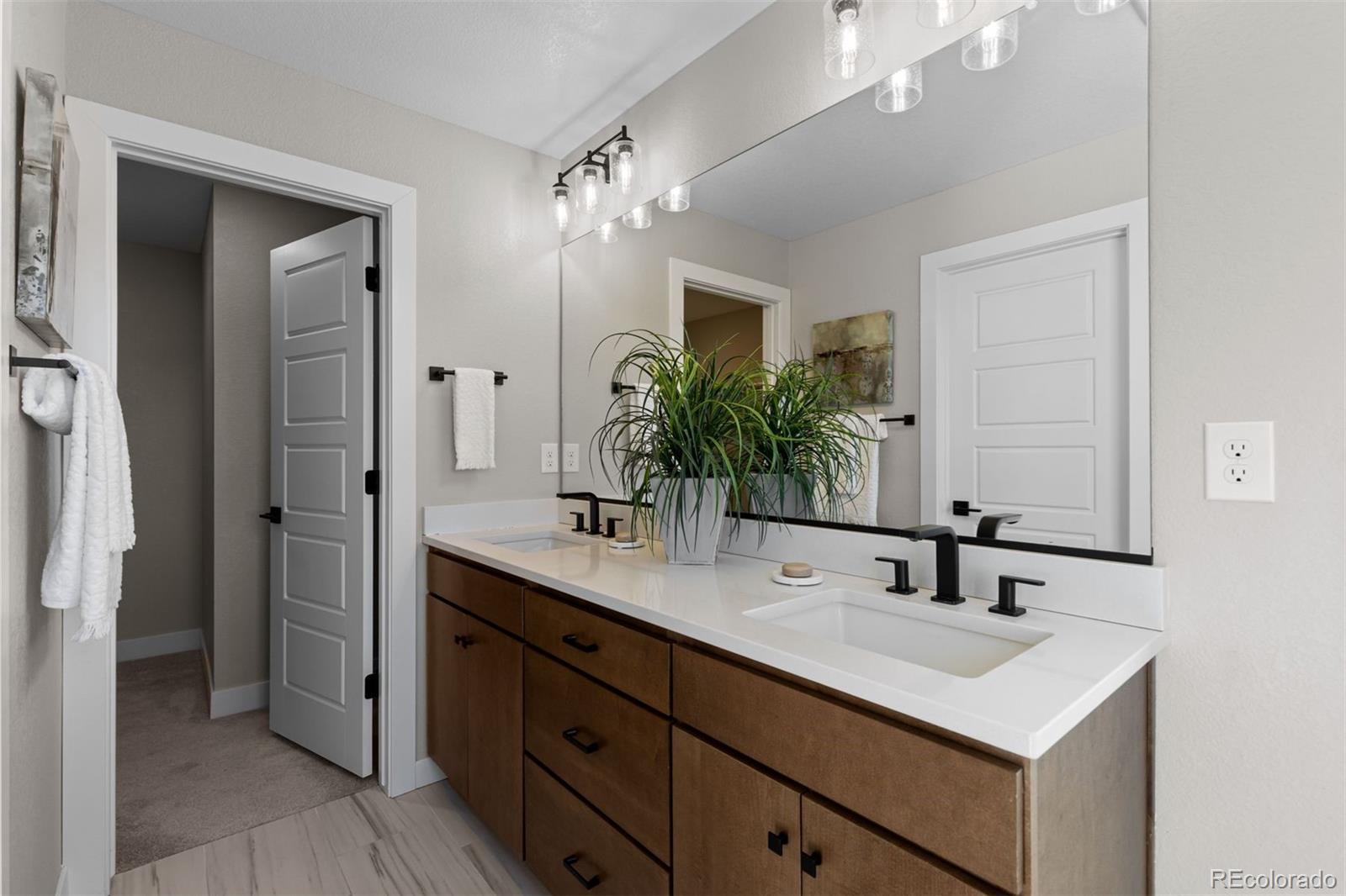 2074 S Holly Street Unit: 2