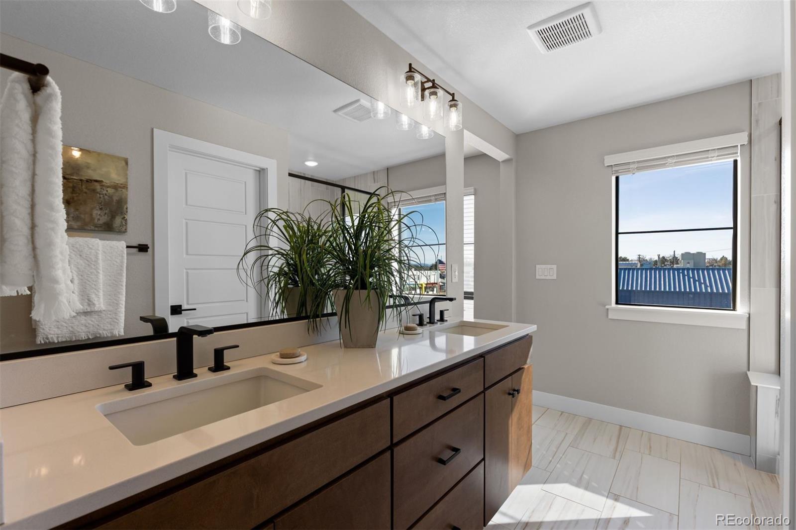 2074 S Holly Street Unit: 2